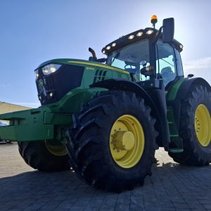 John Deere 6215R